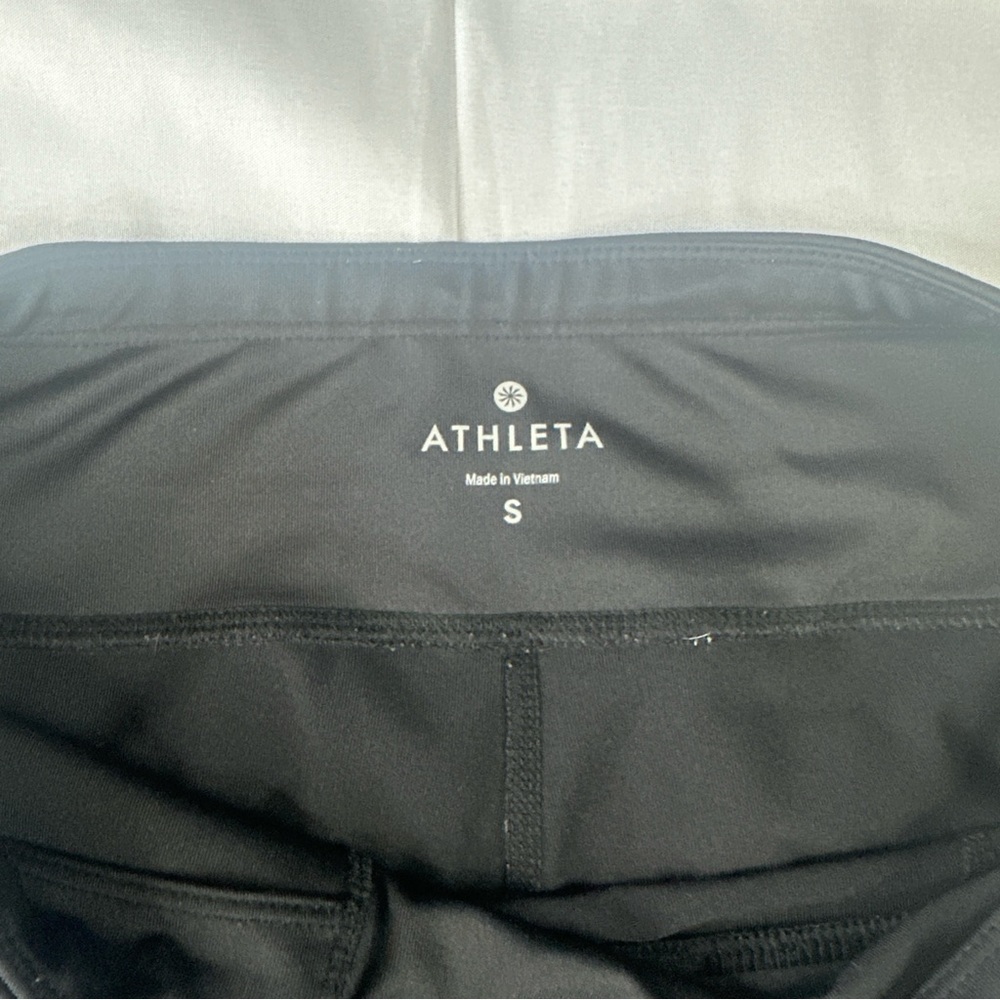 Athleta Perforated Mesh Panel Capri Leggings Black Womens Size Small - (330)